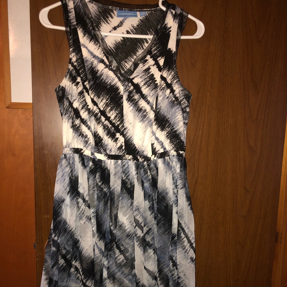 Black and white no sleeve dress